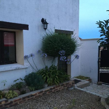 Maison Blanche Piscine Et Petit Dejeuner Châtellerault Exterior foto